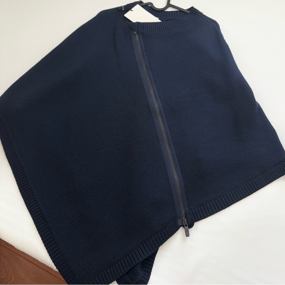 NWT Lululemon On the Go Poncho, True Navy - Picture 3 of 10